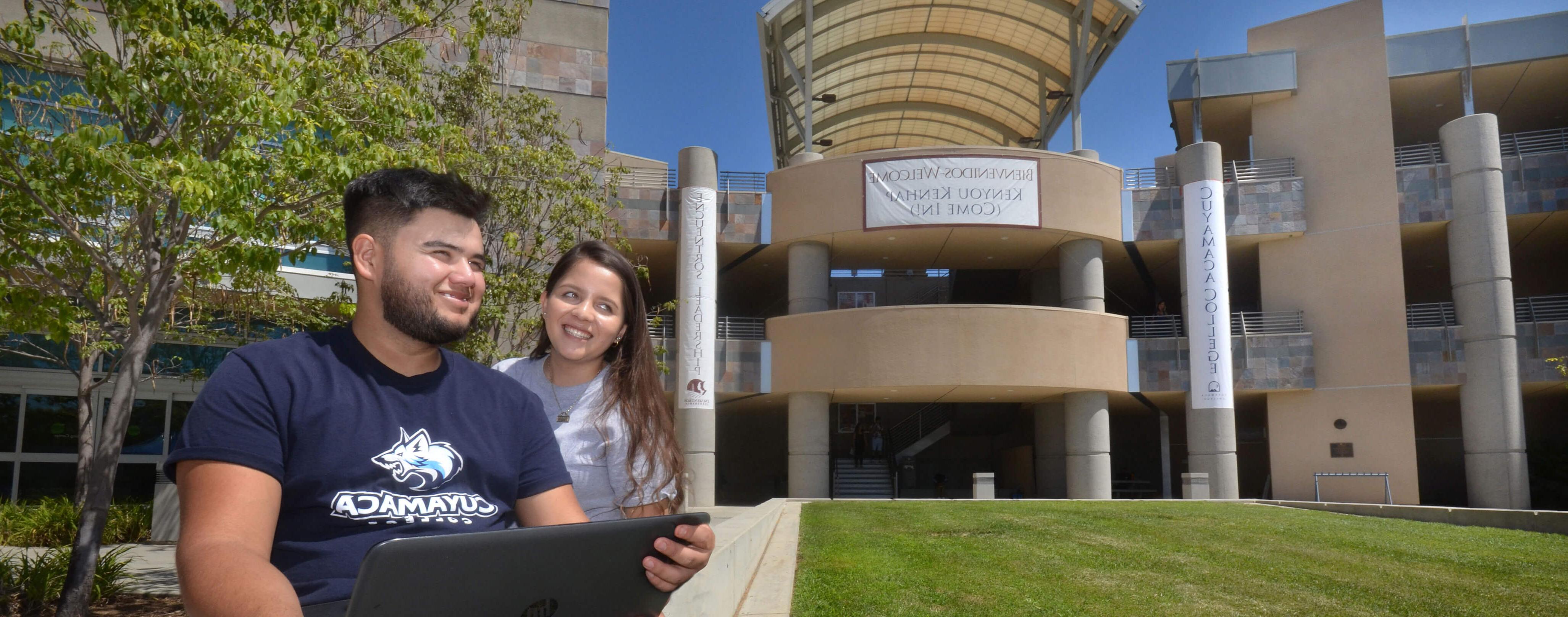 Students in front of the B Building